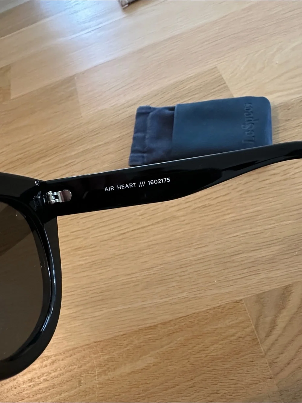 Le Specs Black Gloss Cat-Eye Sunglasses with Black Soft Pouch